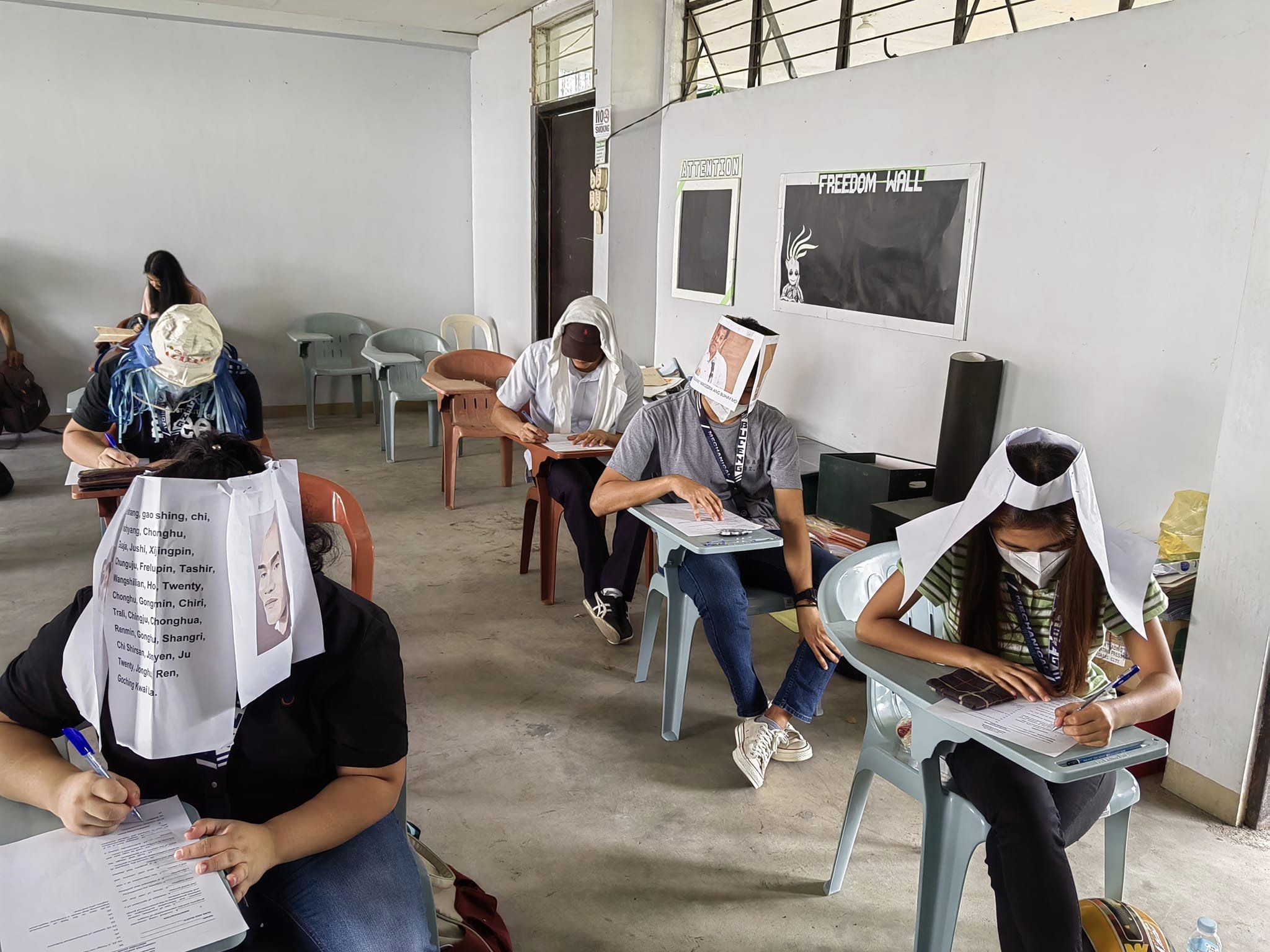 Alumnos en Filipinas crearon cascos para no coger copia en los exámenes