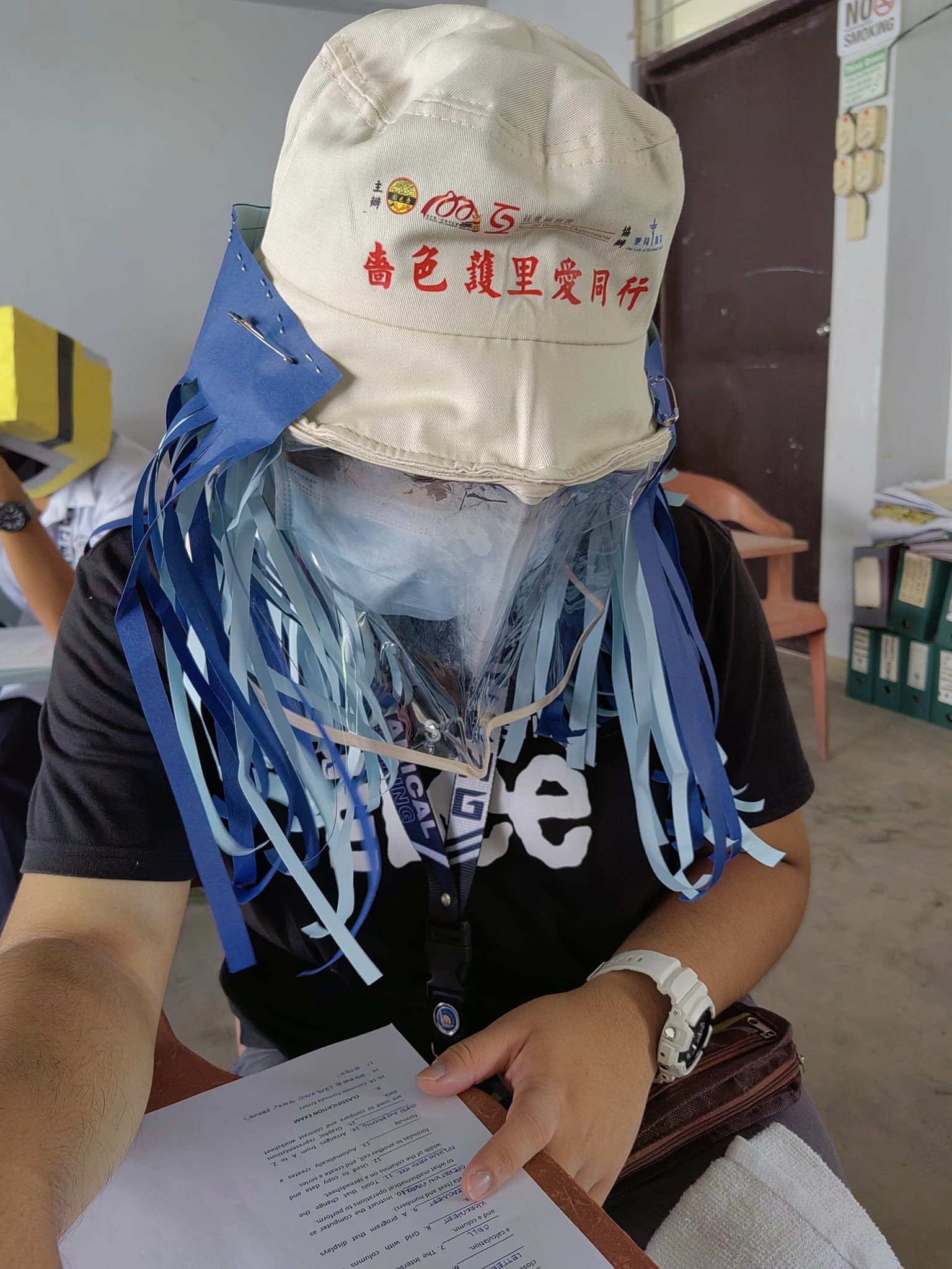 Alumnos en Filipinas crearon cascos para no coger copia en los exámenes