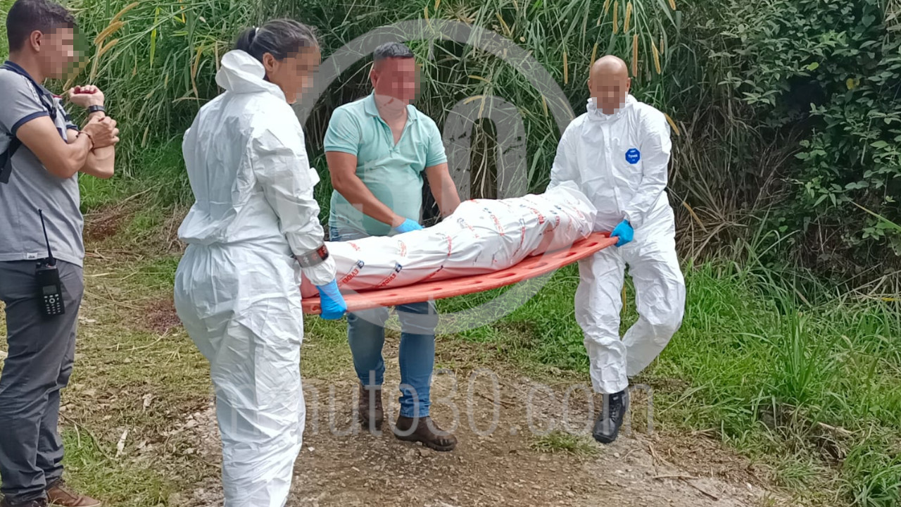[Fotos y video] ¡Qué horror! Le dieron más de 50 puñaladas a un hombre, el cuerpo lo dejaron en una zona solitaria de Copacabana