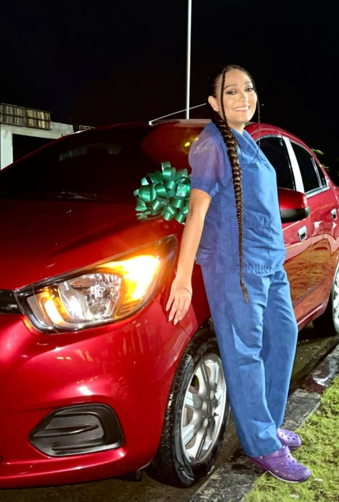 Regalo de Andrea Valdiri a su empleada Kelly