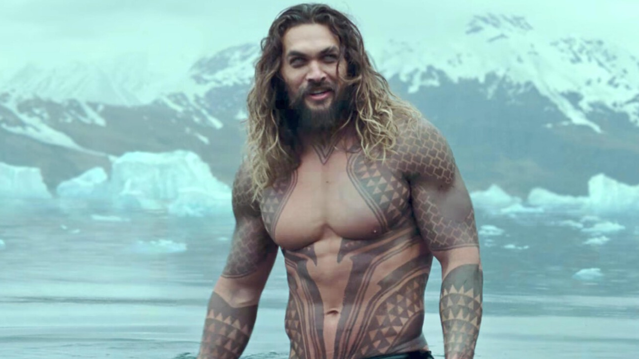 Aquaman mostró demás con pequeños trapos y encendió redes