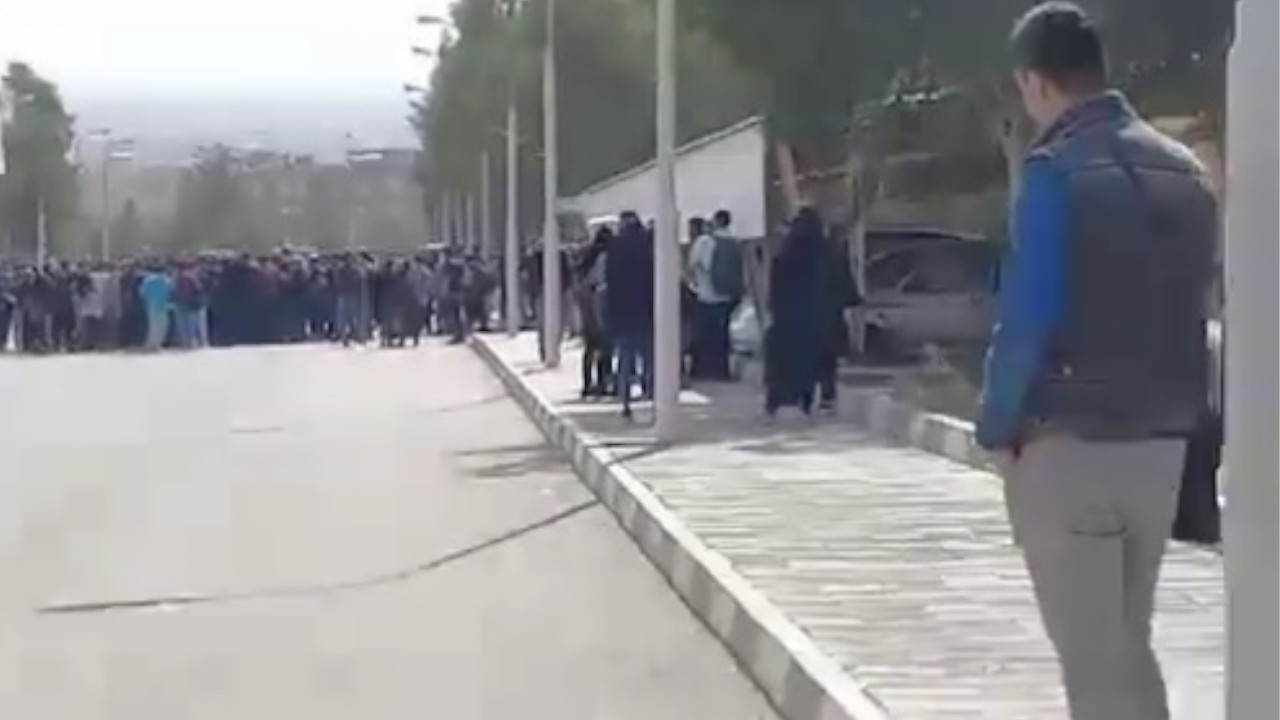 De un disparo en la frente murió joven manifestante en Irán