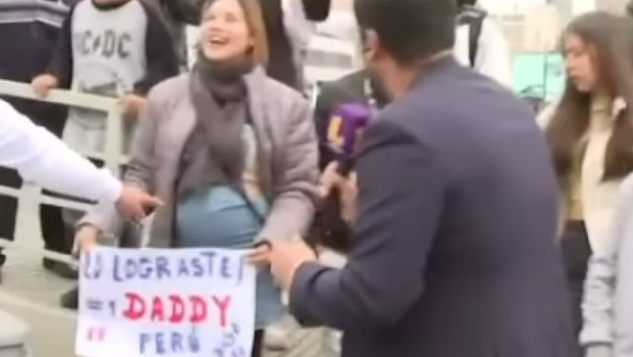 VIDEO. Le pide que responda, mujer embarazada busca a Daddy Yankee