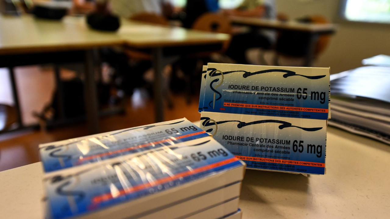 Fotografía de archivo (12-06-2018) de varios paquetes de tabletas de yoduro de potasio. EPA/PATRICK SEEGER