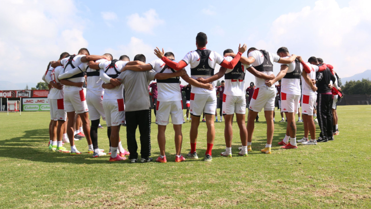 ¿Amenaza? Fuerte mensaje de hinchas de Santa Fe a jugadores