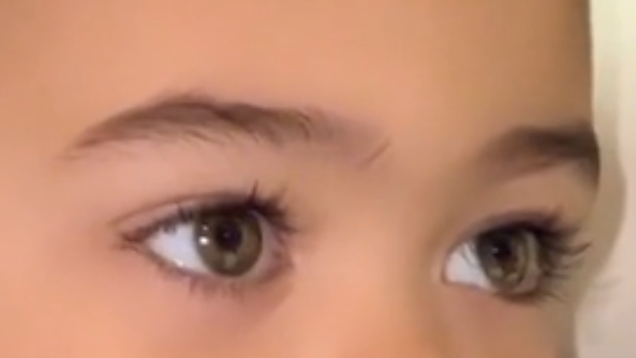 A niño el color de ojos le cambia según estado de ánimo