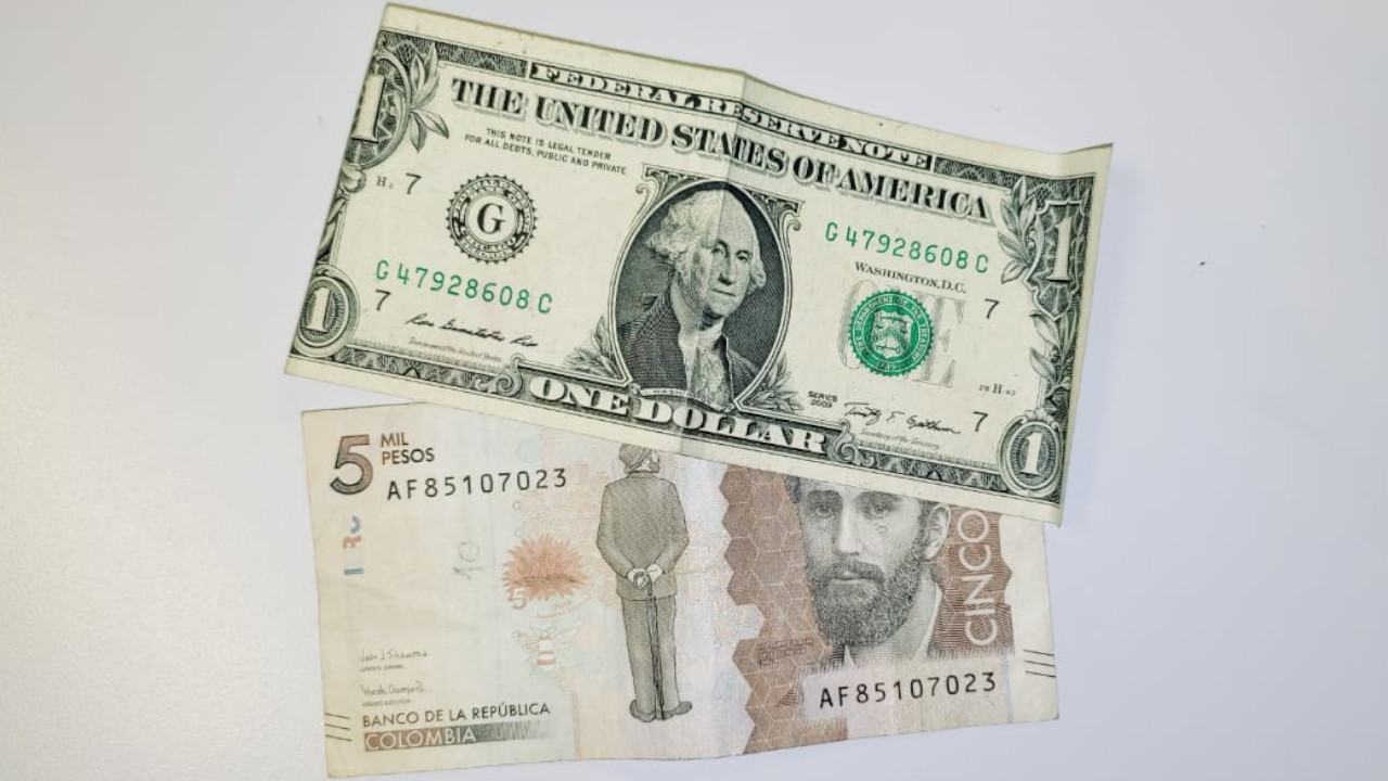 El dólar arrancó hoy sobre los $5.000