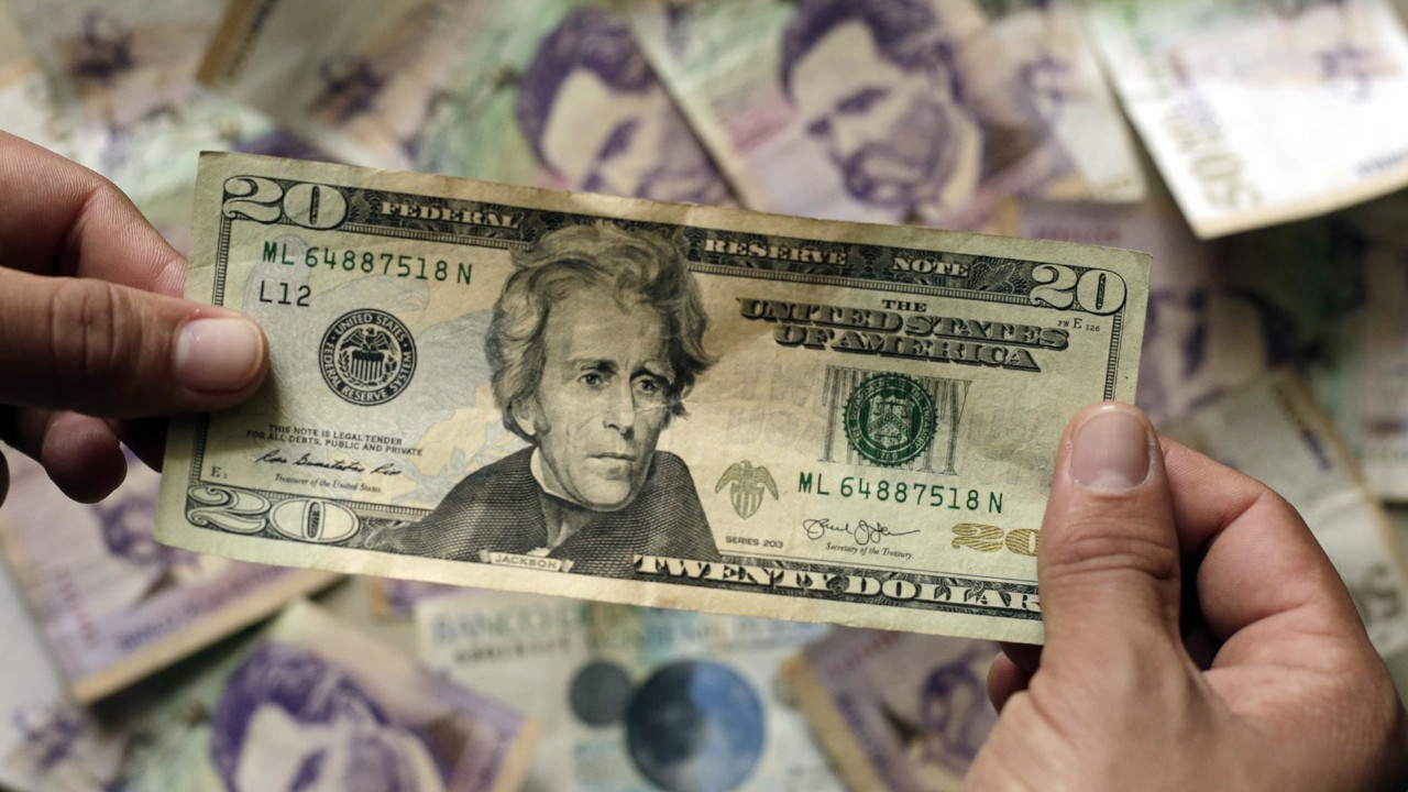 El dólar sigue bajando: hoy abrió en $4.205 y siguió cayendo