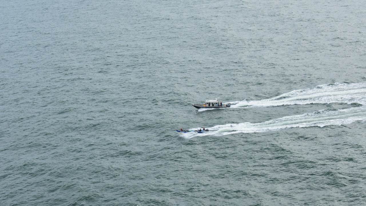 Un colombiano, un nicaragüense y un costarricense fueron capturados en una lancha con 1.5 toneladas de cocaína