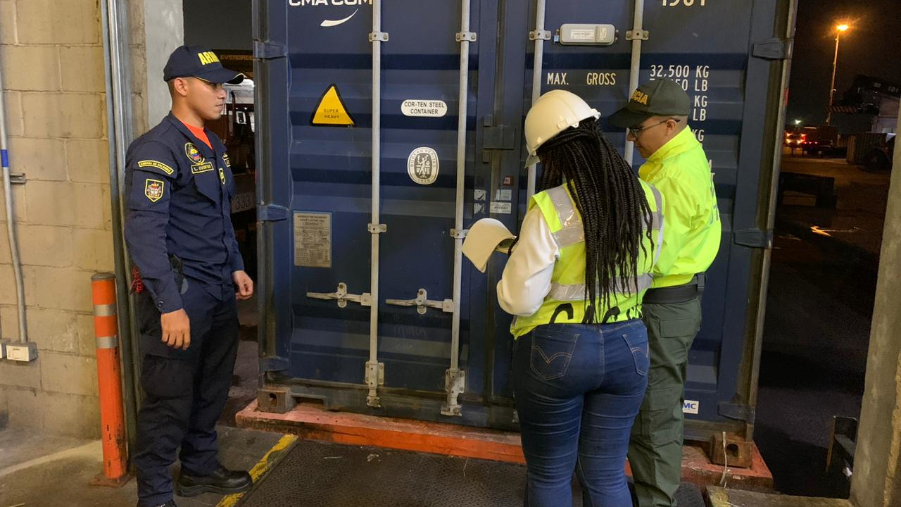 Incautación accesorios para celulares falsificados