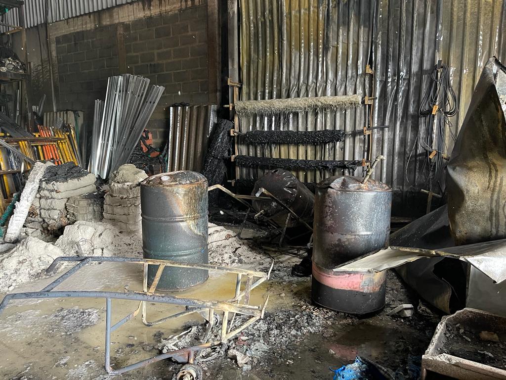 Incendio en ferretería de Manizales.