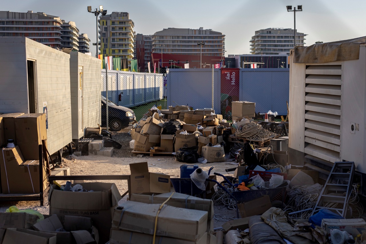 FOTOS Y VIDEO: ¿Hasta cuándo? La villa de los hinchas en Qatar sigue en obras 8 La villa de los hinchas08