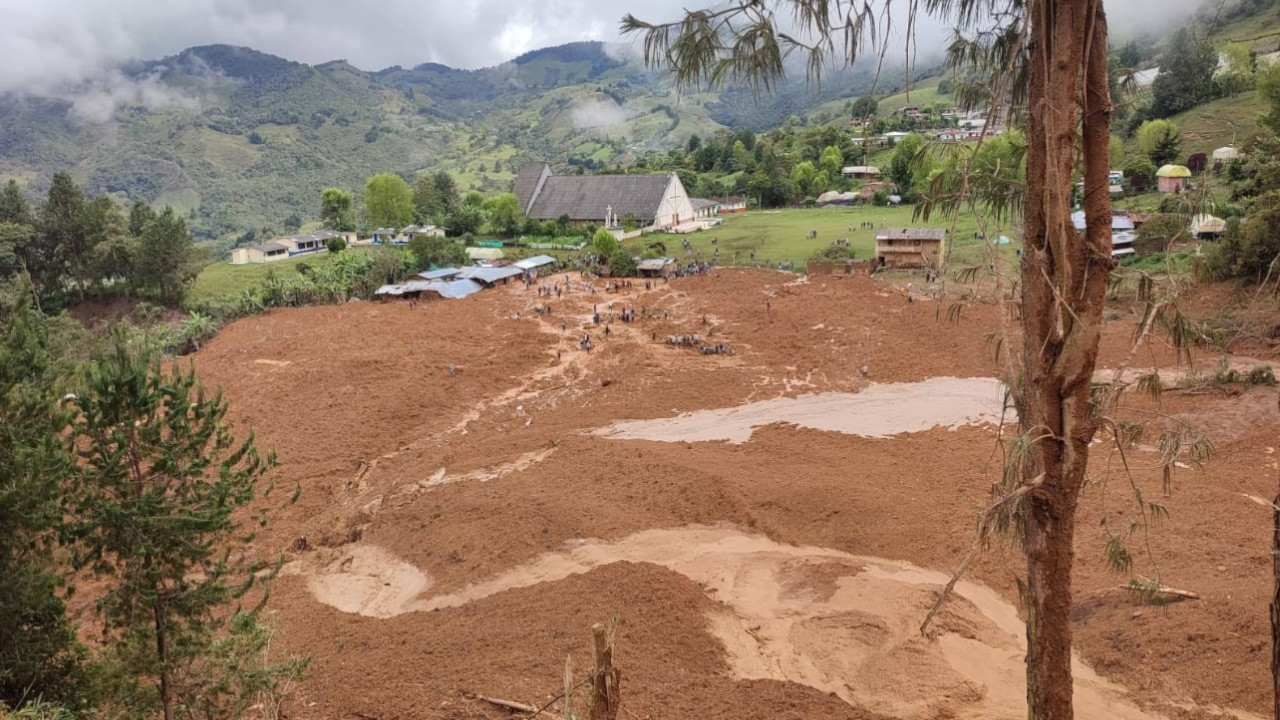 [Video] Comunidad está aferrada a Dios para que no le caiga una montaña encima
