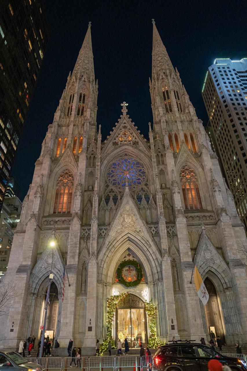 FOTOS Y VIDEO: La fachada de la Catedral de Saint Patrick de Nueva York es iluminada por primera vez 3 SAN PATRICIO2