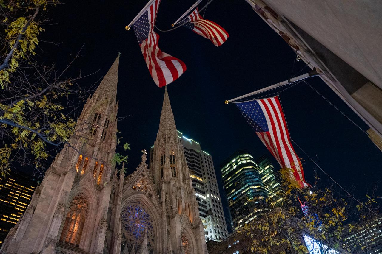 FOTOS Y VIDEO: La fachada de la Catedral de Saint Patrick de Nueva York es iluminada por primera vez 2 SAN PATRICIO3