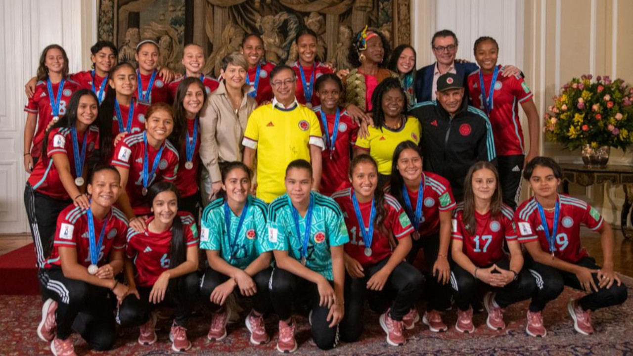 Selección Colombia femenina de fútbol sub-17 fue galardonada en Casa de Nariño