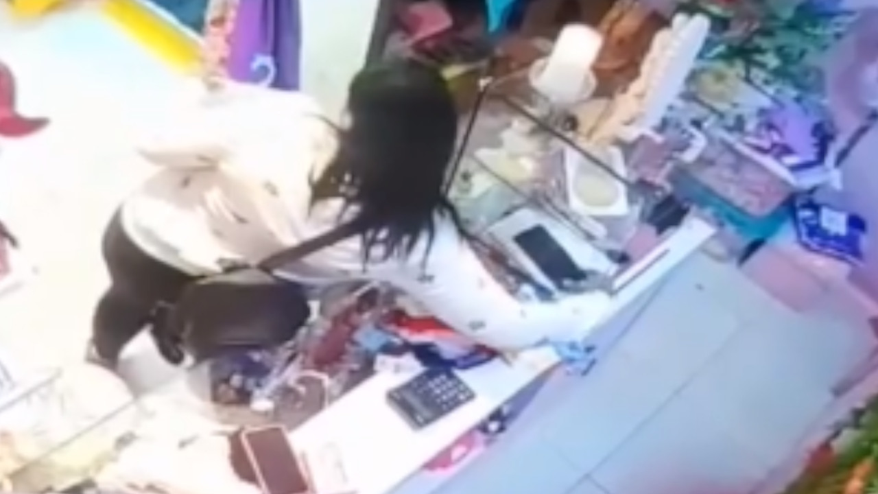 Continúan los robos de celular en los almacenes, esta vez en Caldas