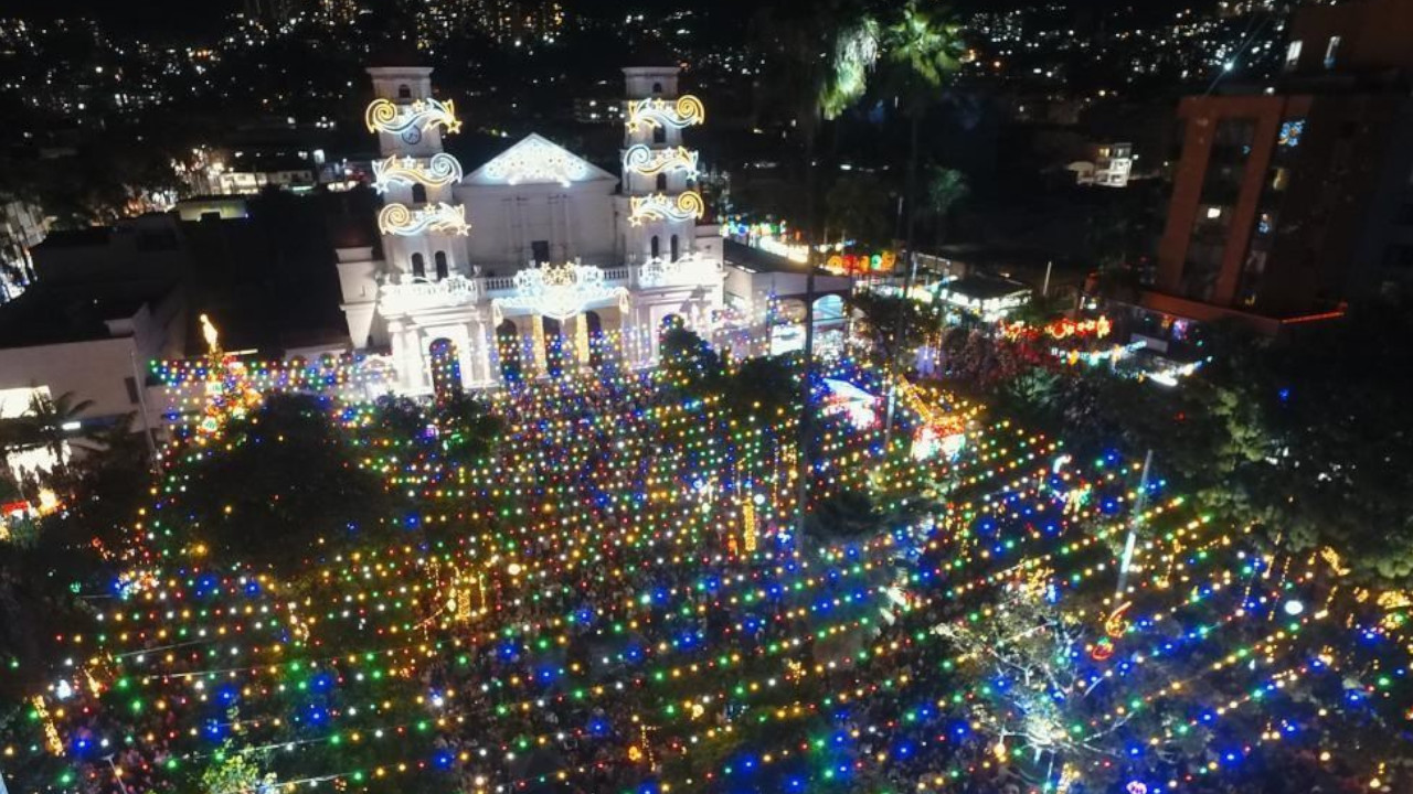 En Envigado se enciende la chispa de la Navidad