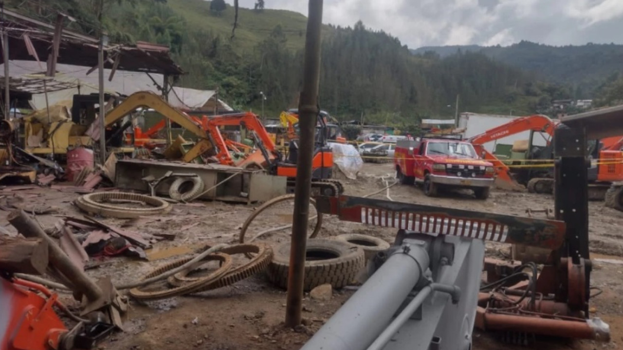 [VIDEO] Dos muertos y cuatro heridos por explosión en un taller de maquinaria en Caldas