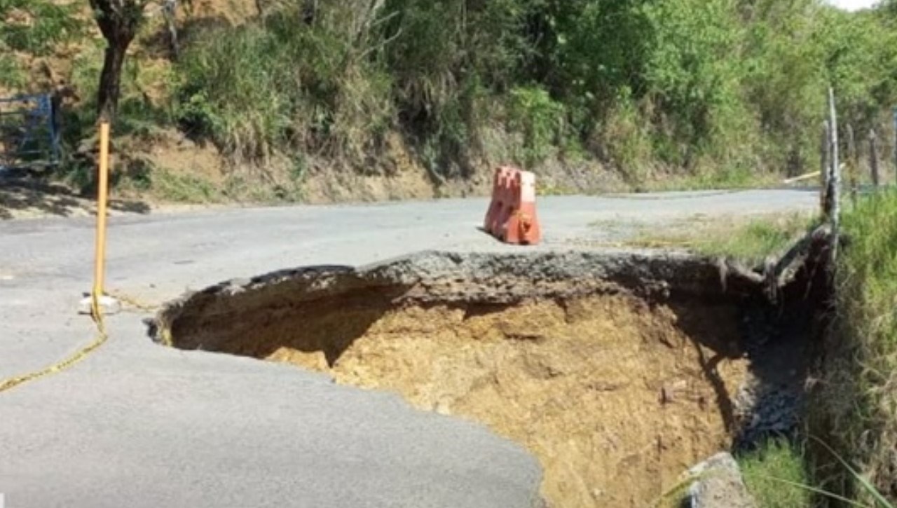 Por descuido de la administración de Aníbal Gaviria, Andes y Jardín están cerca de quedar incomunicados con Antioquia