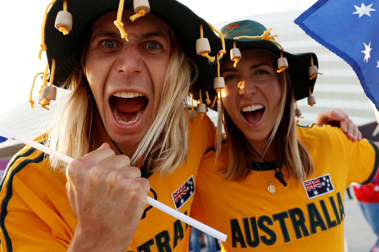 GALERIA DE FOTOS: Coloridas estampas dejan los fanáticos de Australia y Dinamarca 6 australia dinamarca fans3