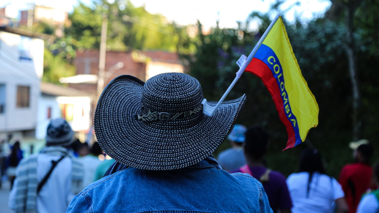Campesinos y excombatientes marchan por la paz