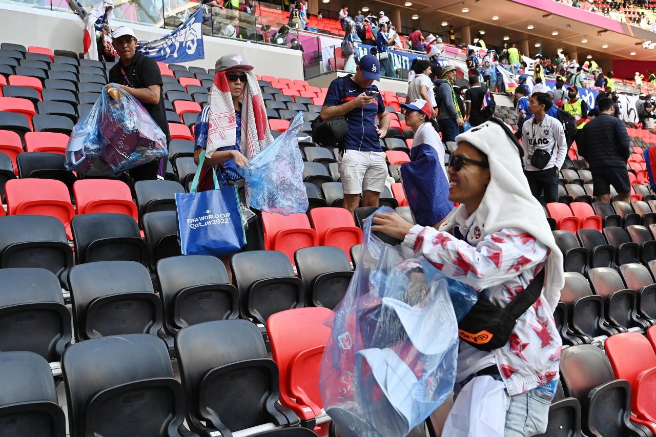 GALERIA DE FOTOS: Tras perder con Costa Rica, japoneses limpian estadio Áhmad Bin Ali 14 japon limpia estadio13