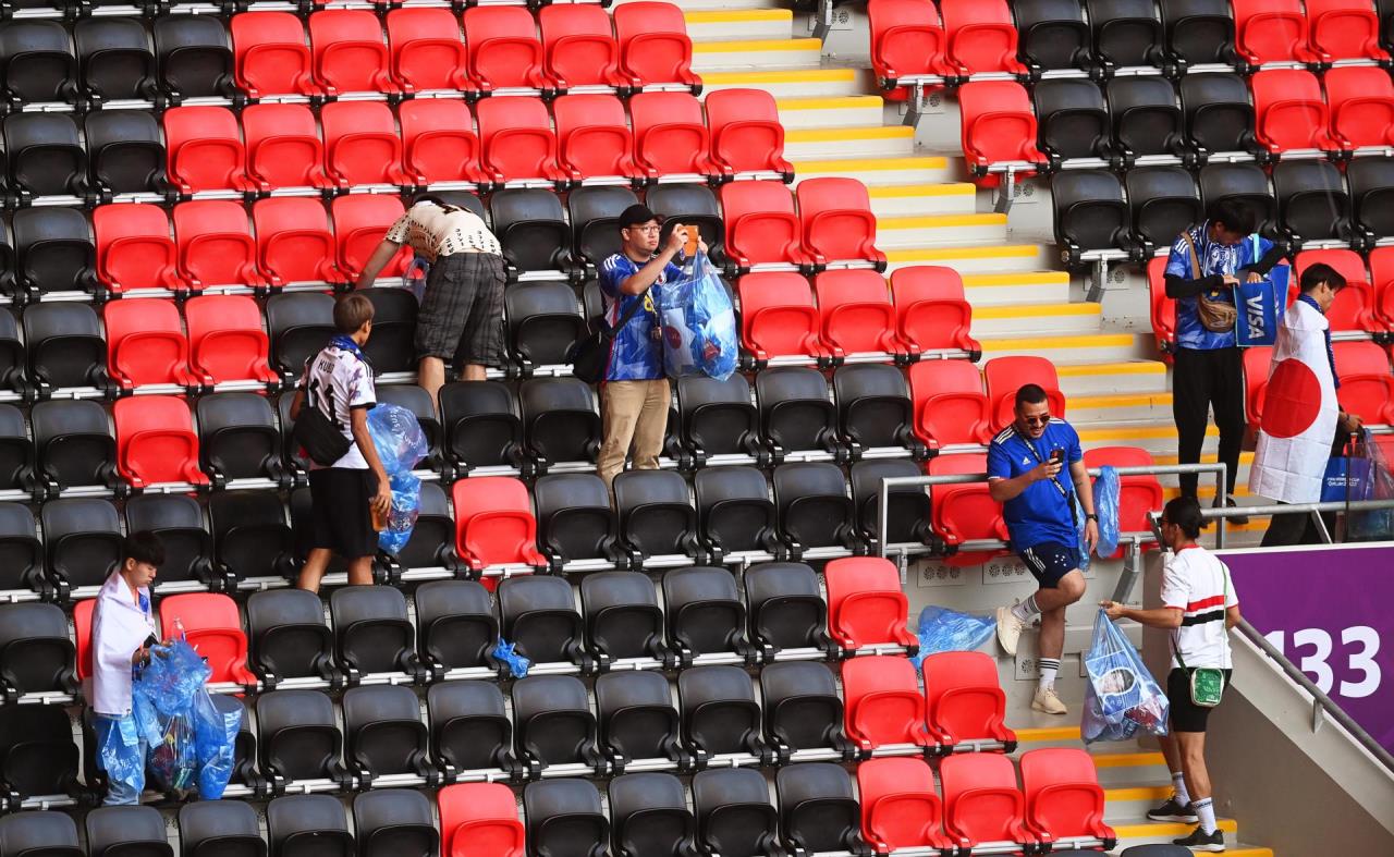 GALERIA DE FOTOS: Tras perder con Costa Rica, japoneses limpian estadio Áhmad Bin Ali 16 japon limpia estadio15