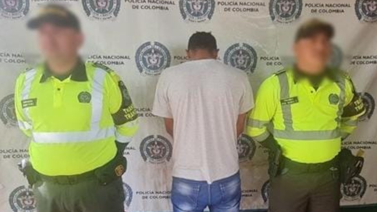 Iba con el pase falso y lo capturó la Policía