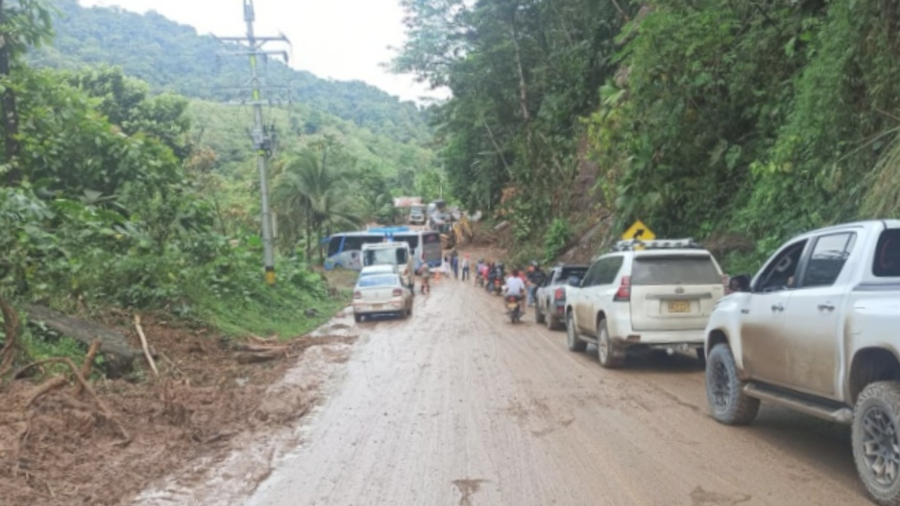 Las fuertes lluvias ocasionaron 45 deslizamientos sobre la vía Mar-2, tres de ellos de gran magnitud