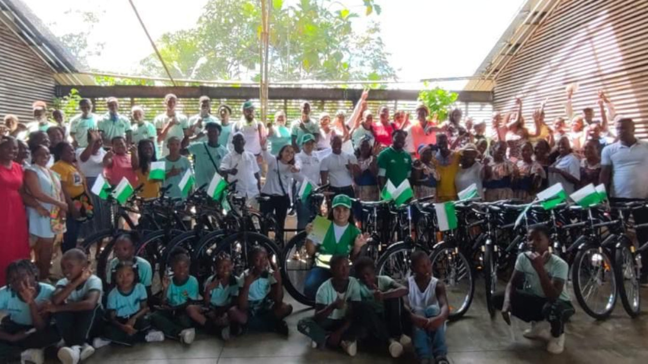 Armada regaló 80 bicicletas para estudiantes de Educación de Vigía del Fuerte (Antioquia)