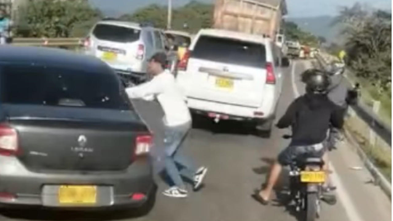 [VIDEO] Así escapó un conductor de ladrones en Santa Marta