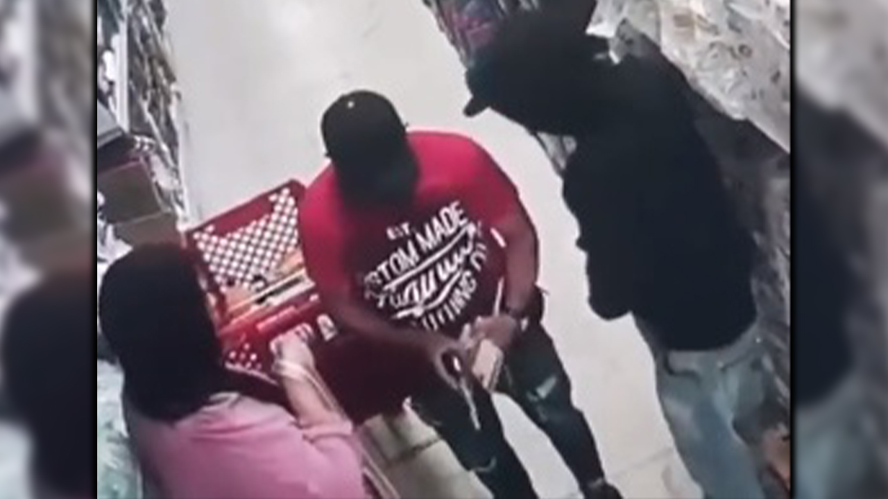 Atracaron a una mujer dentro de un reconocido supermercado