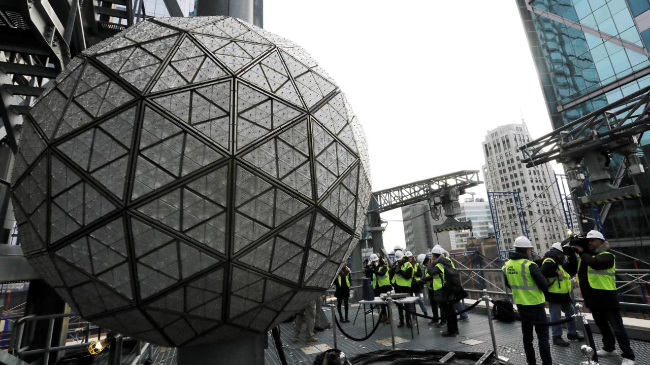 La bola de Times Square, lista para marcar la entrada de 2023