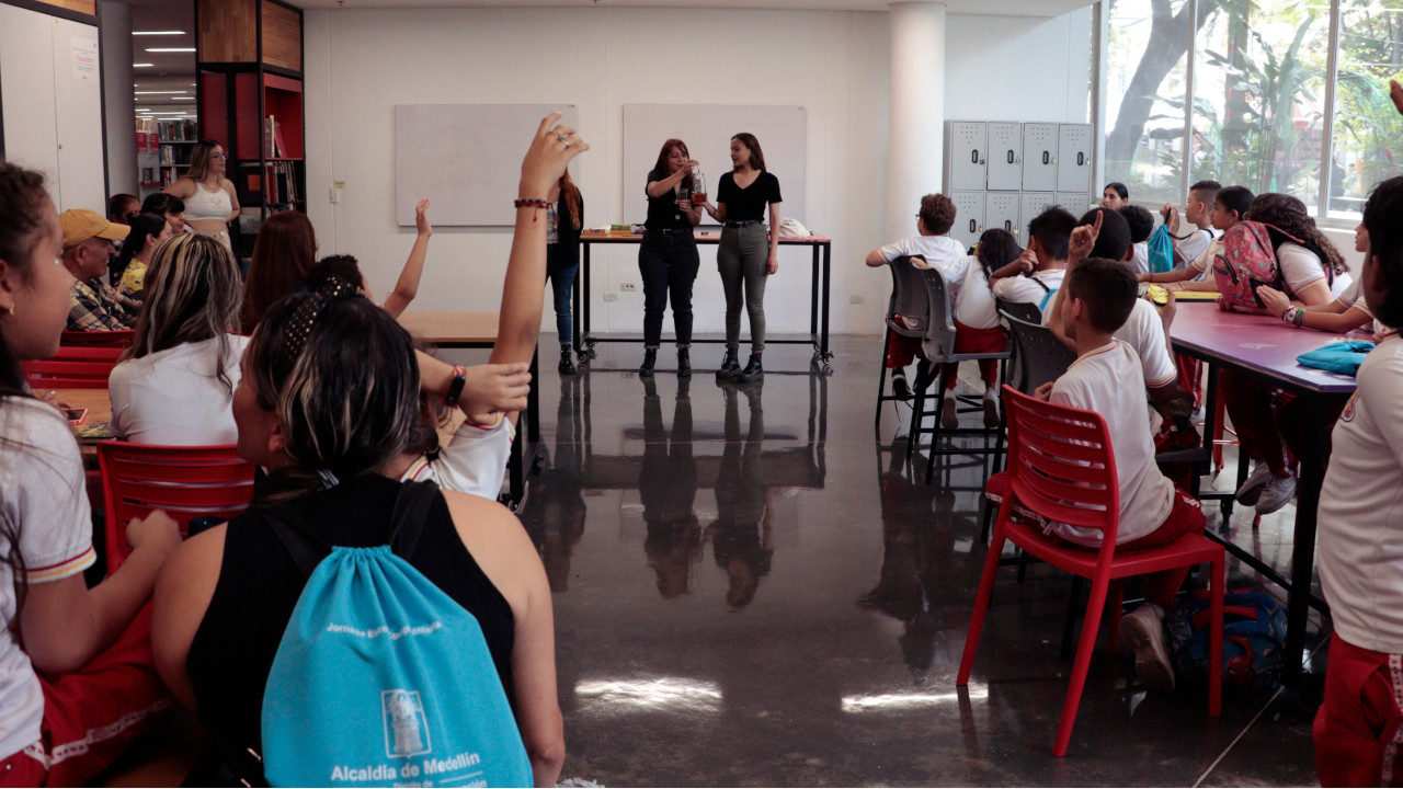 Biblioteca Pública Piloto mantiene puertas abiertas en temporada de fin de año