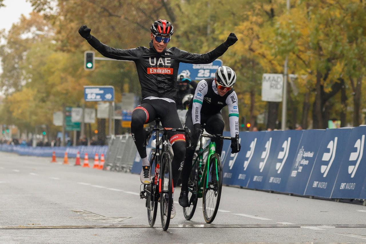 Pogacar gana con autoridad la prueba en línea y Ayuso la de eliminación 2 Criterium Madrid3