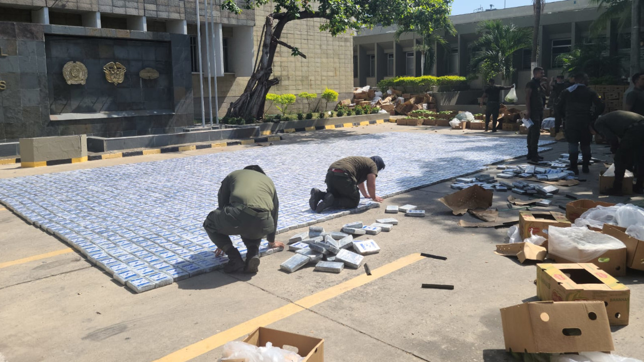 Encuentran contenedor de banano contaminado con tres toneladas de cocaína