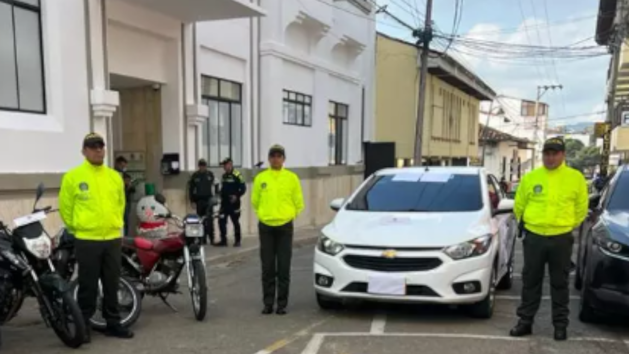 Escuela de conducción daba sus clases en un carro robado