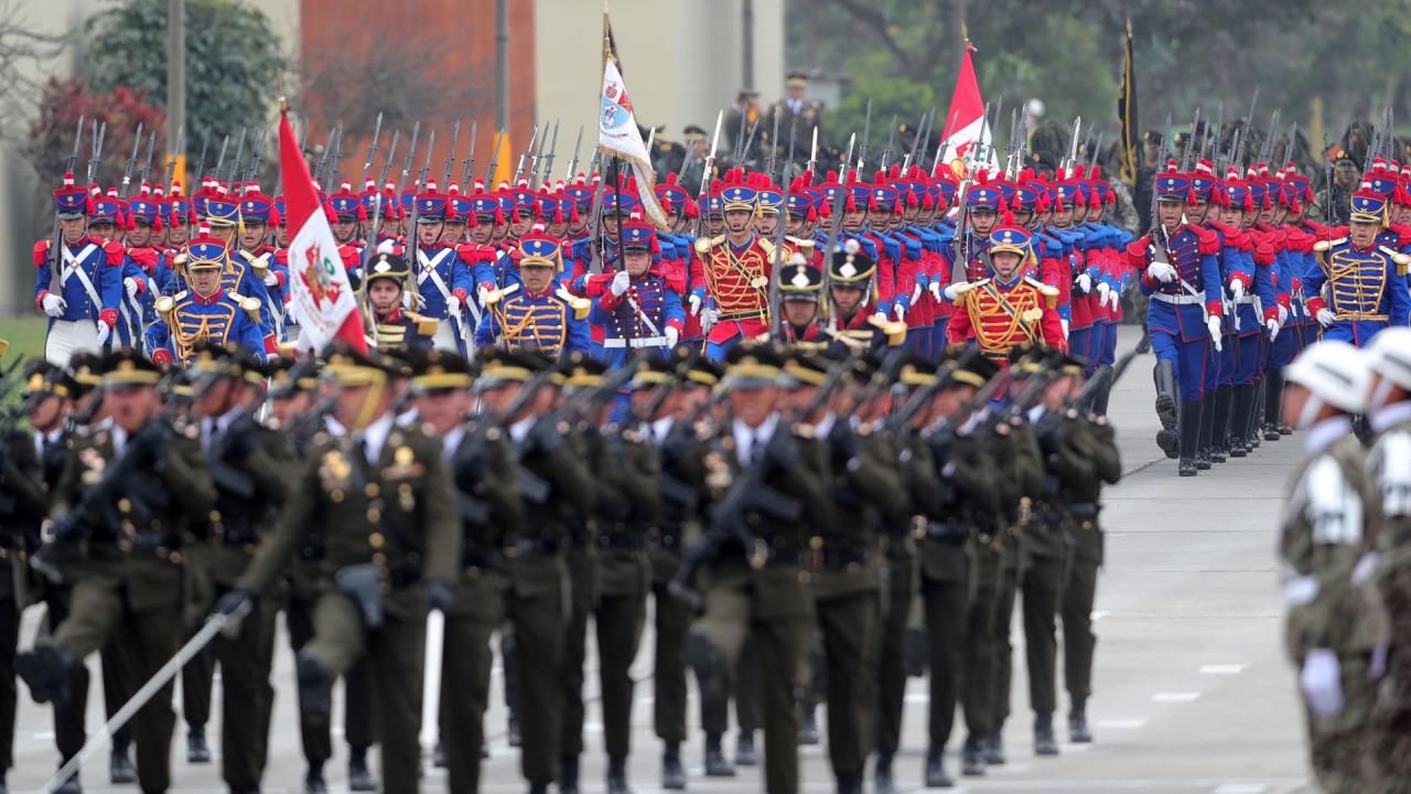Cierran las puertas del principal cuartel del Ejército en Lima golpe de estado