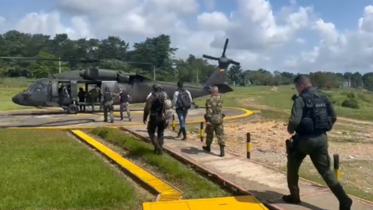 [VIDEO] Imágenes de la liberación de los tres policías que estaban