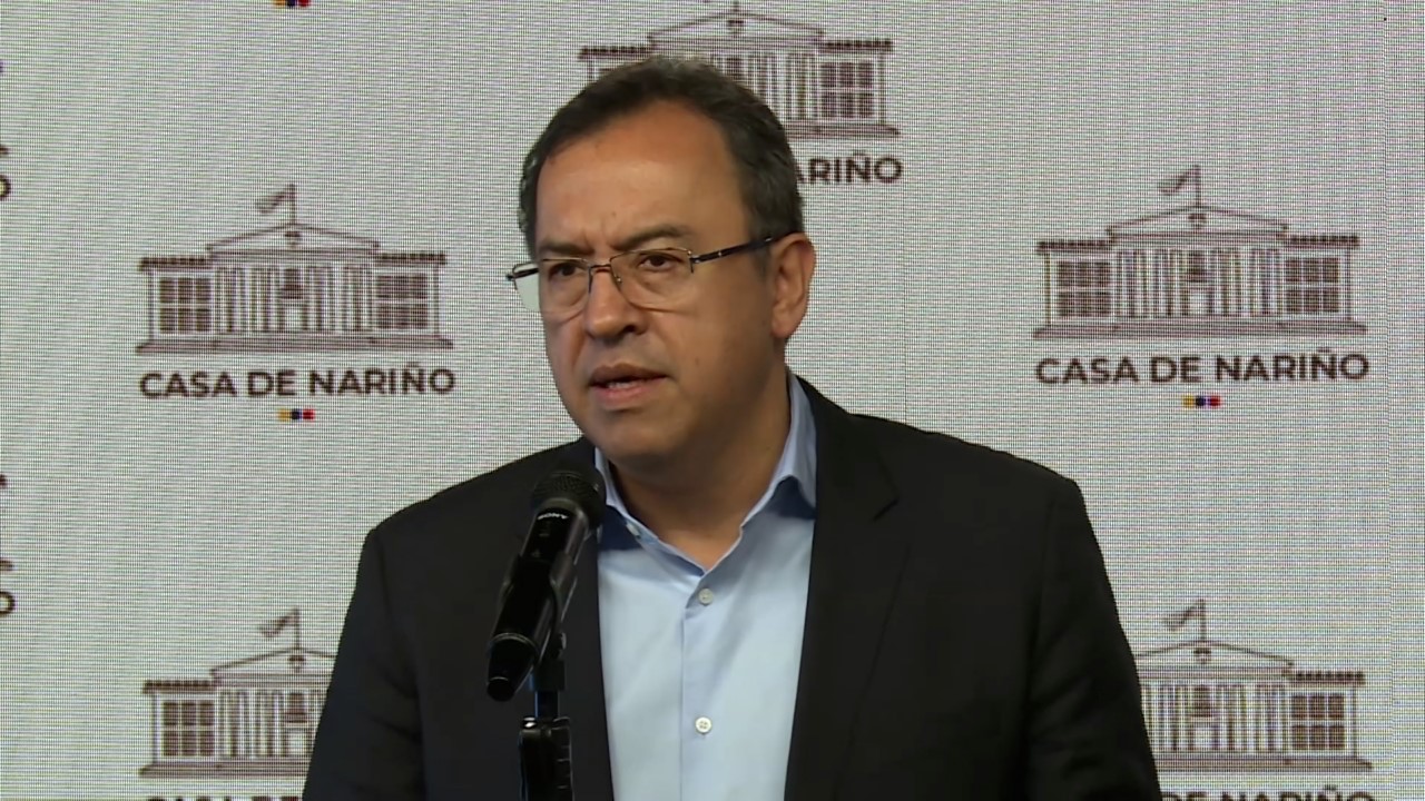 La guerrilla del ELN anuncia una tregua en Colombia ministro del Interior Alfonso Prada