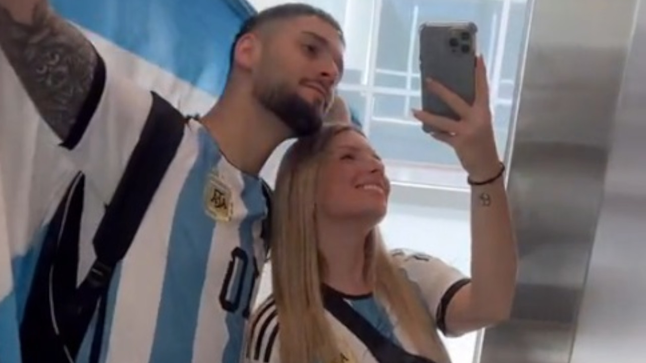 Ahora a pagar el viaje: Llevó a su novio al Mundial de Qatar y allá le pidió que se casen