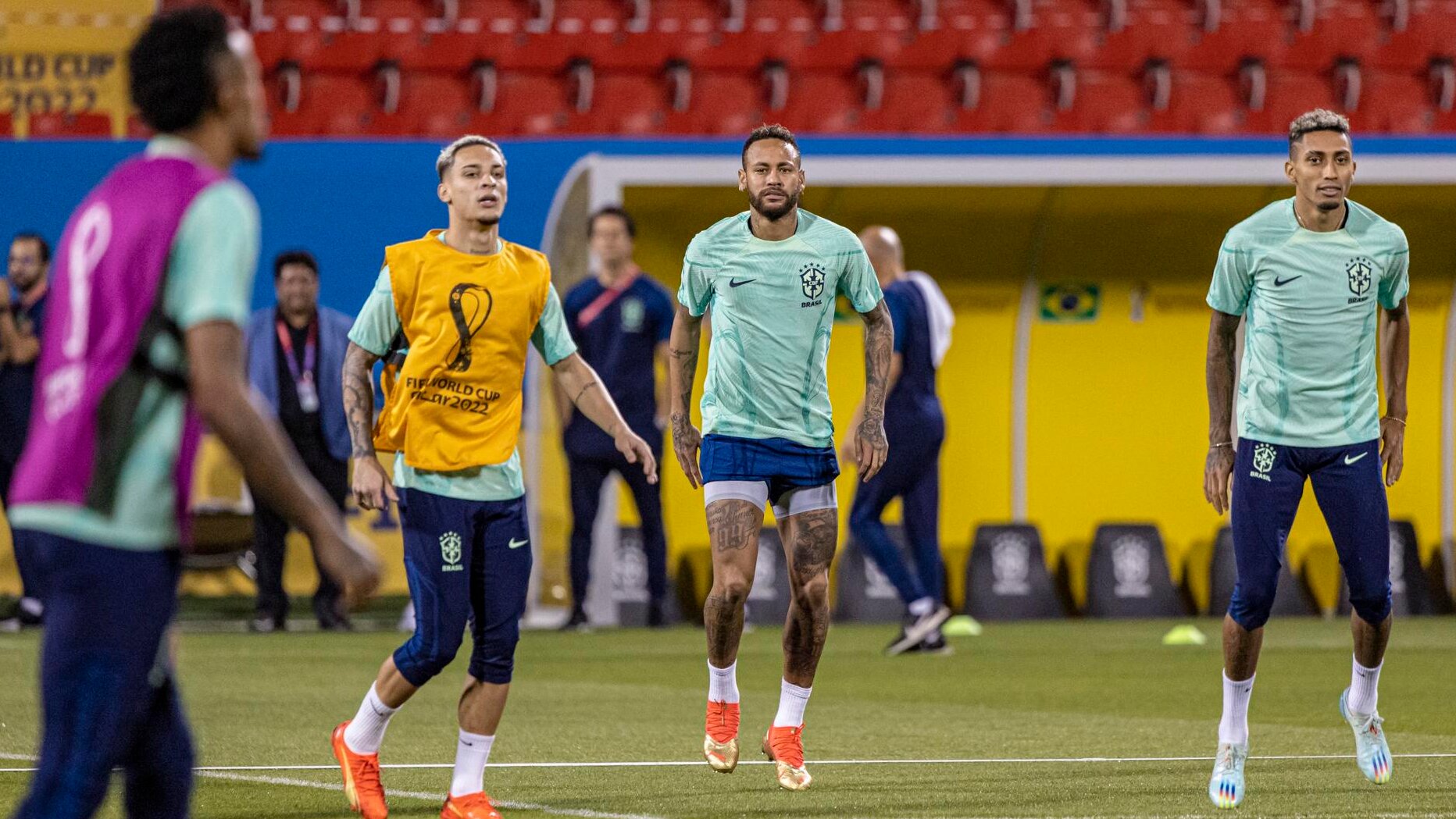Neymar se entrena con el grupo