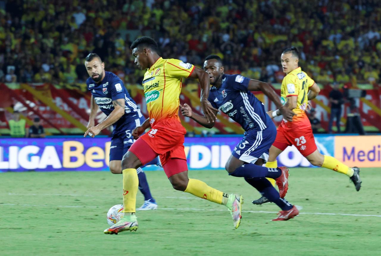 FOTOS: El Pereira gana su primer título de la liga colombiana en los penaltis 2 PEREIRA MEDELLIN1
