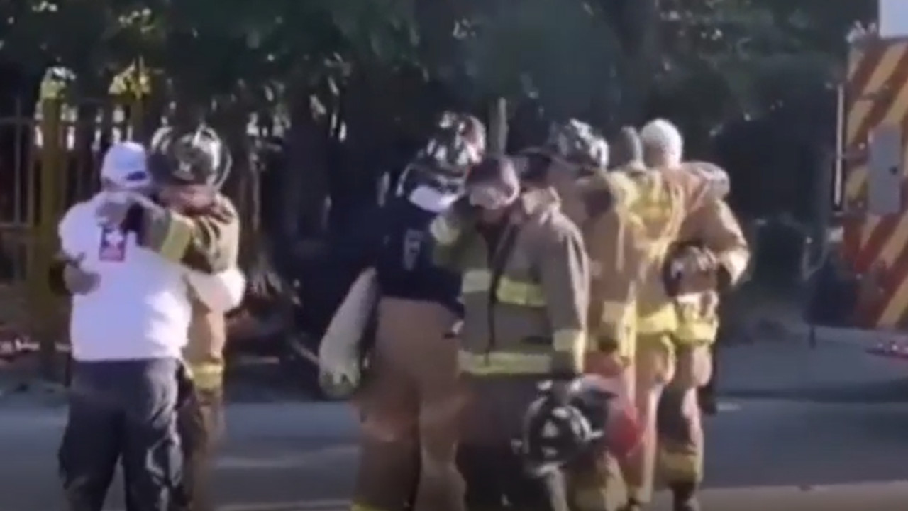 Bomberos de Barranquilla: Momento en el que se enteran de la muerte de uno de sus compañeros
