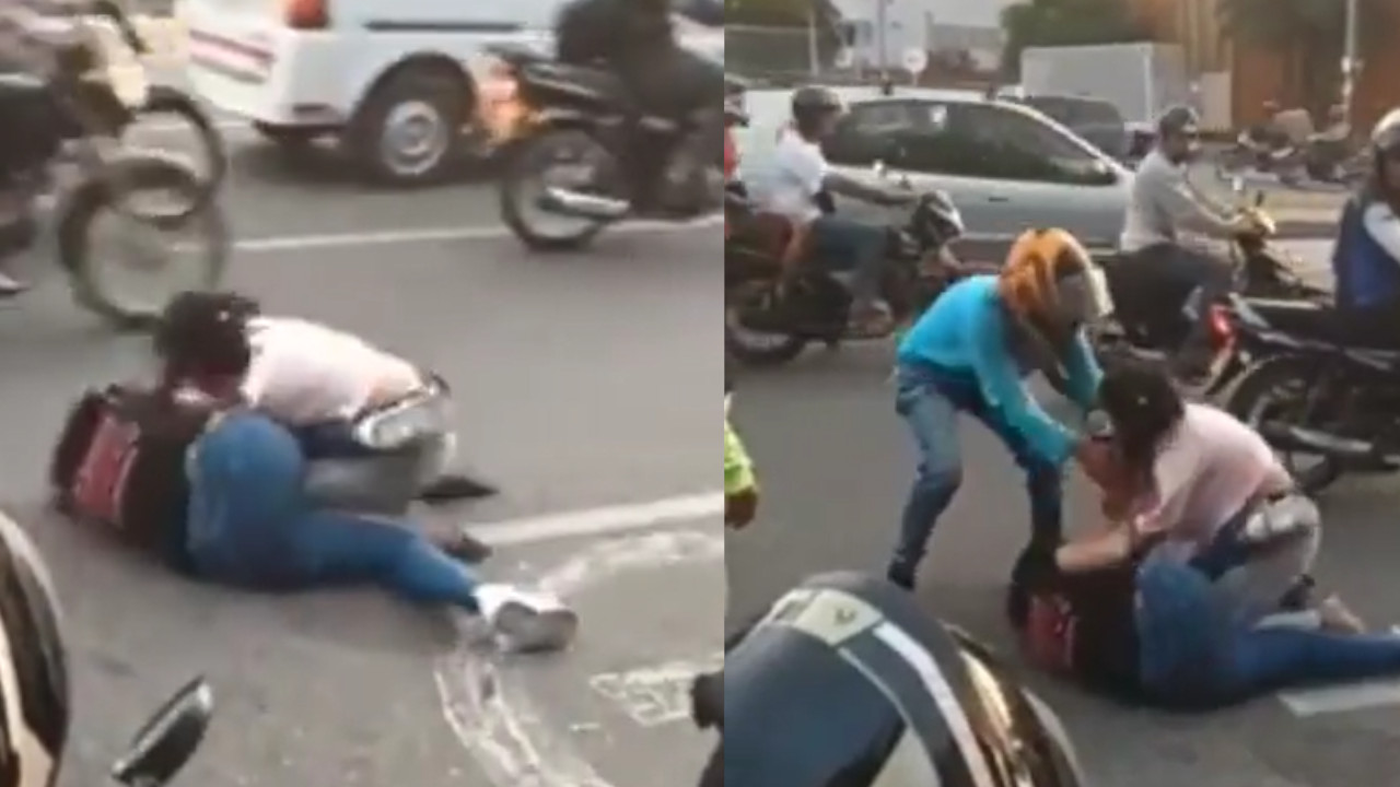 [VIDEO] Por dinero, mujeres se agarran a golpes en plena vía pública de Bucaramanga