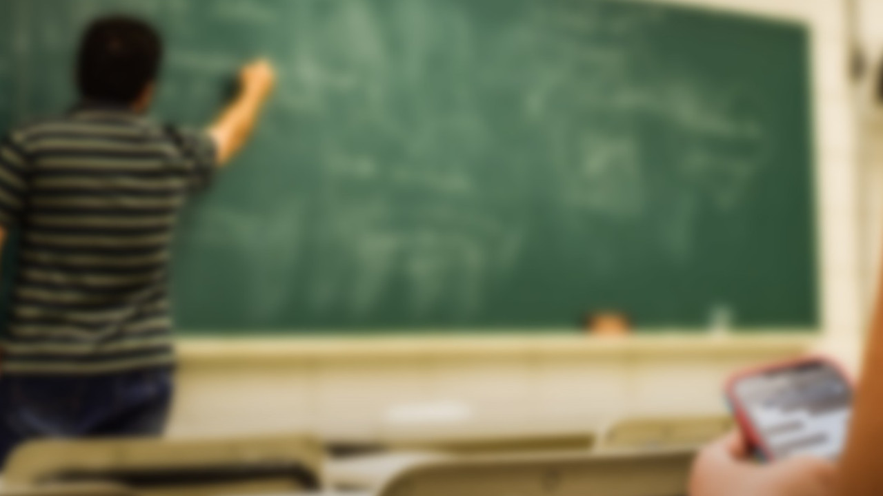 Investigan a un profesor por enviar mensajes inadecuados a un alumno en redes sociales