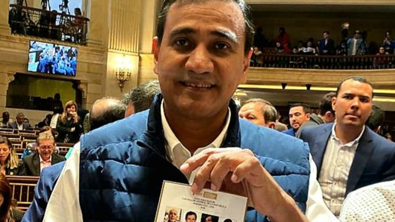 Congresista habría conducido borracho y maltratado a su esquema de seguridad