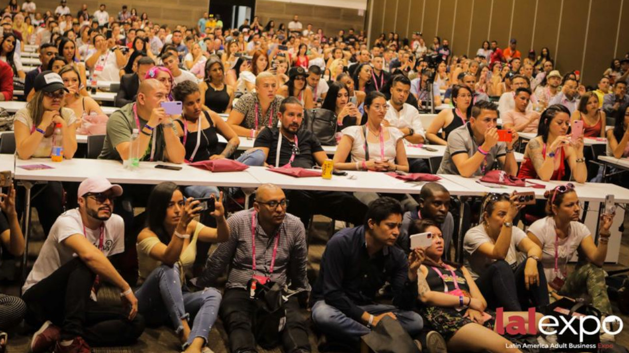 Lalexpo: el congreso para adultos da nuevamente da de qué hablar, no se pierda su documental