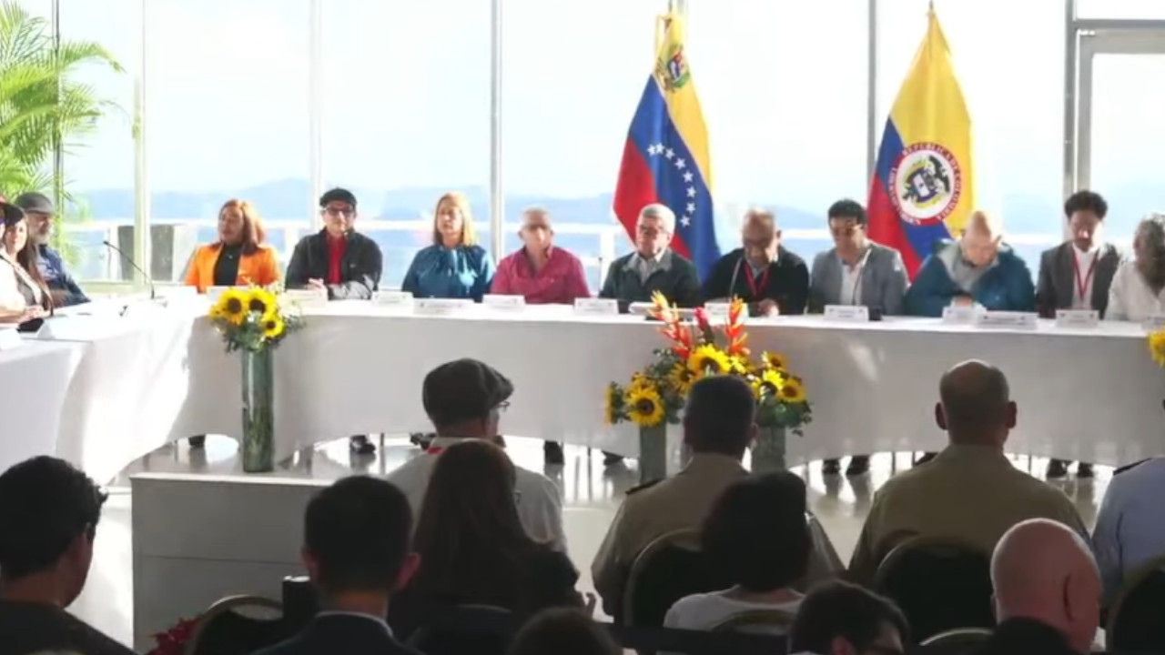 Gobierno y ELN finalizan primer ciclo de diálogos con 4 acuerdos